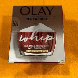 - Hydrates skin
- Visible wrinkle results
- Anti-aging moisturizing formula